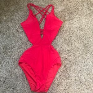 One piece swimsuit suit